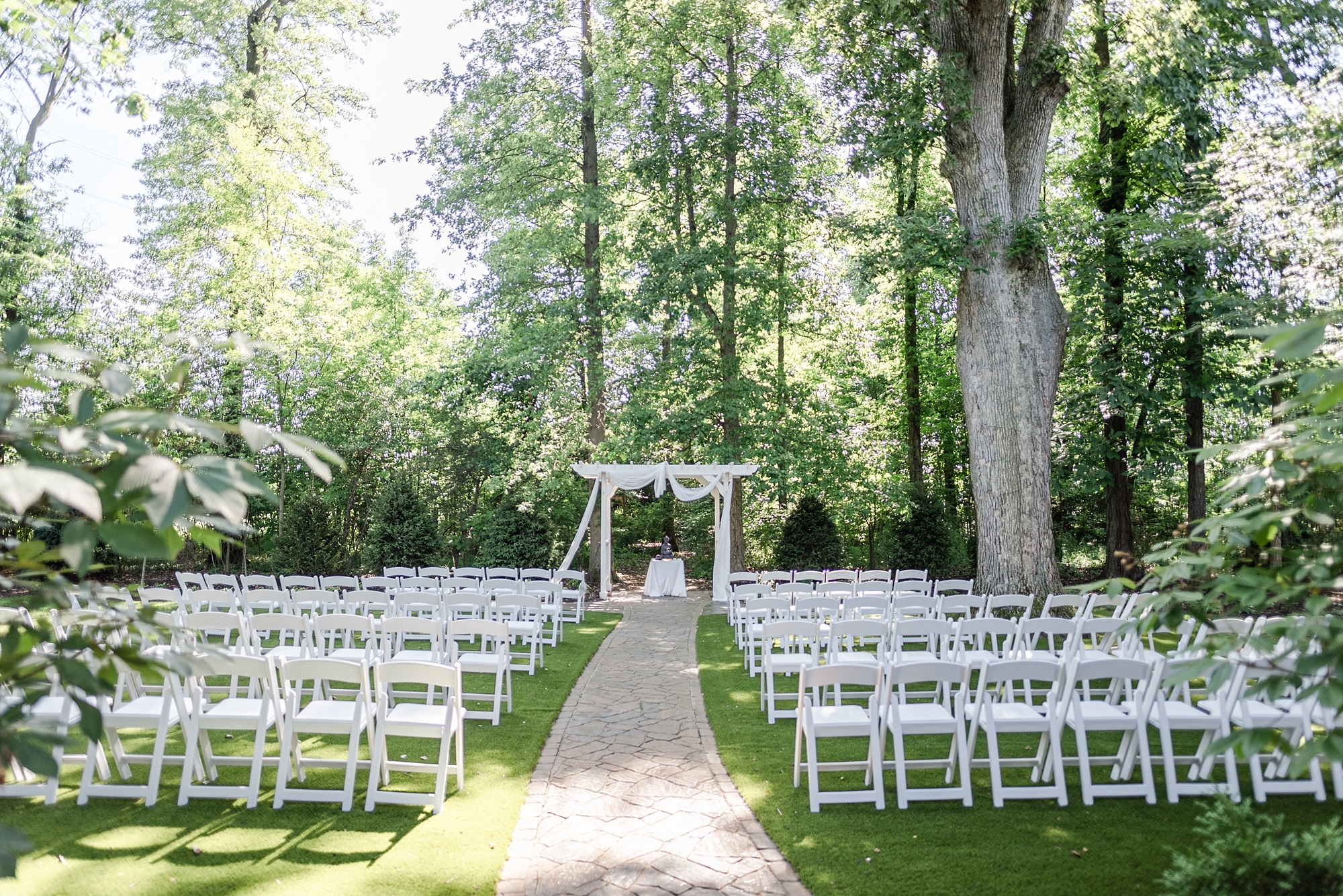 outdoor wedding ceremony at Brookshire in Columbus OH
