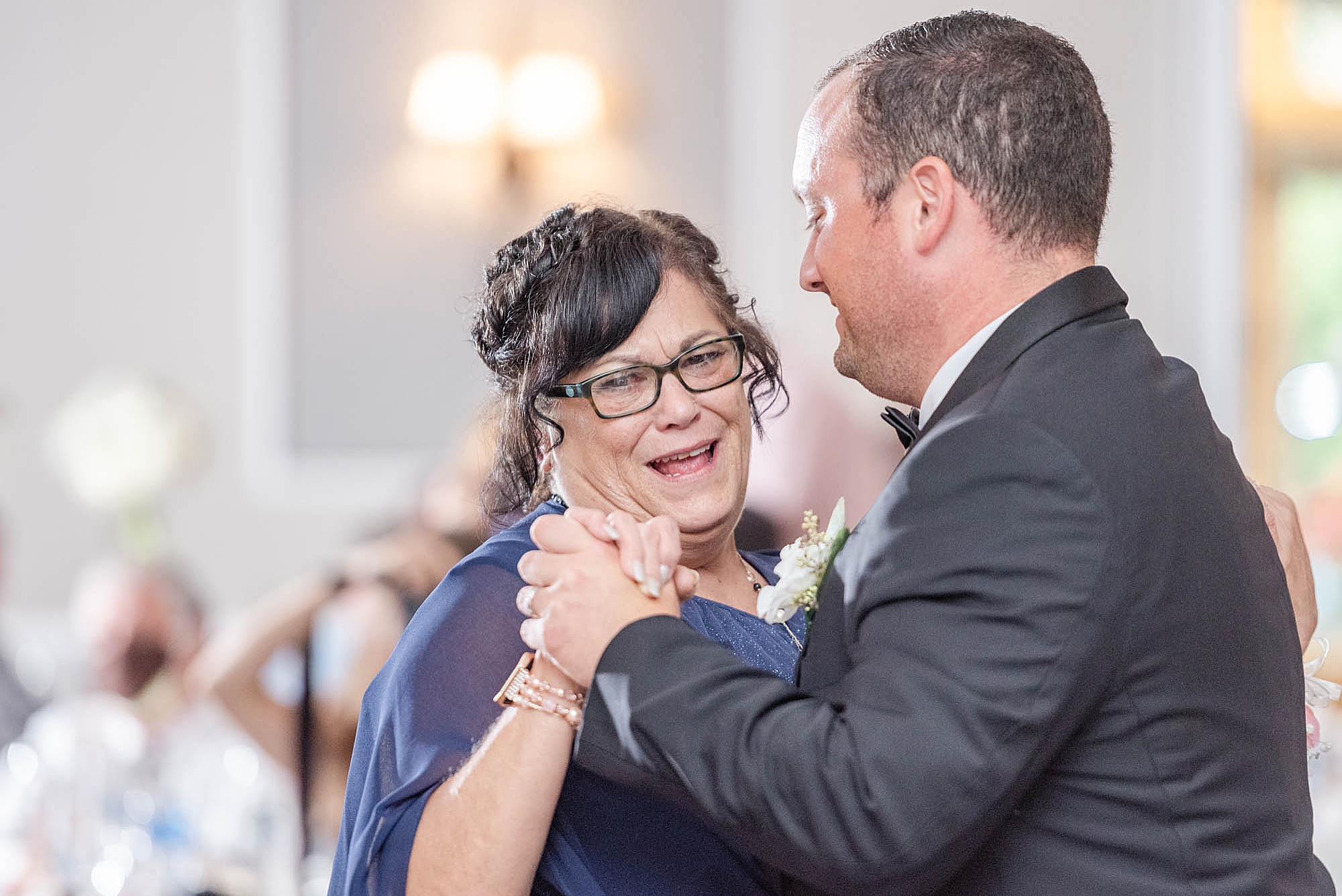 mother-son dance at Wedgewood Golf & Country Club reception