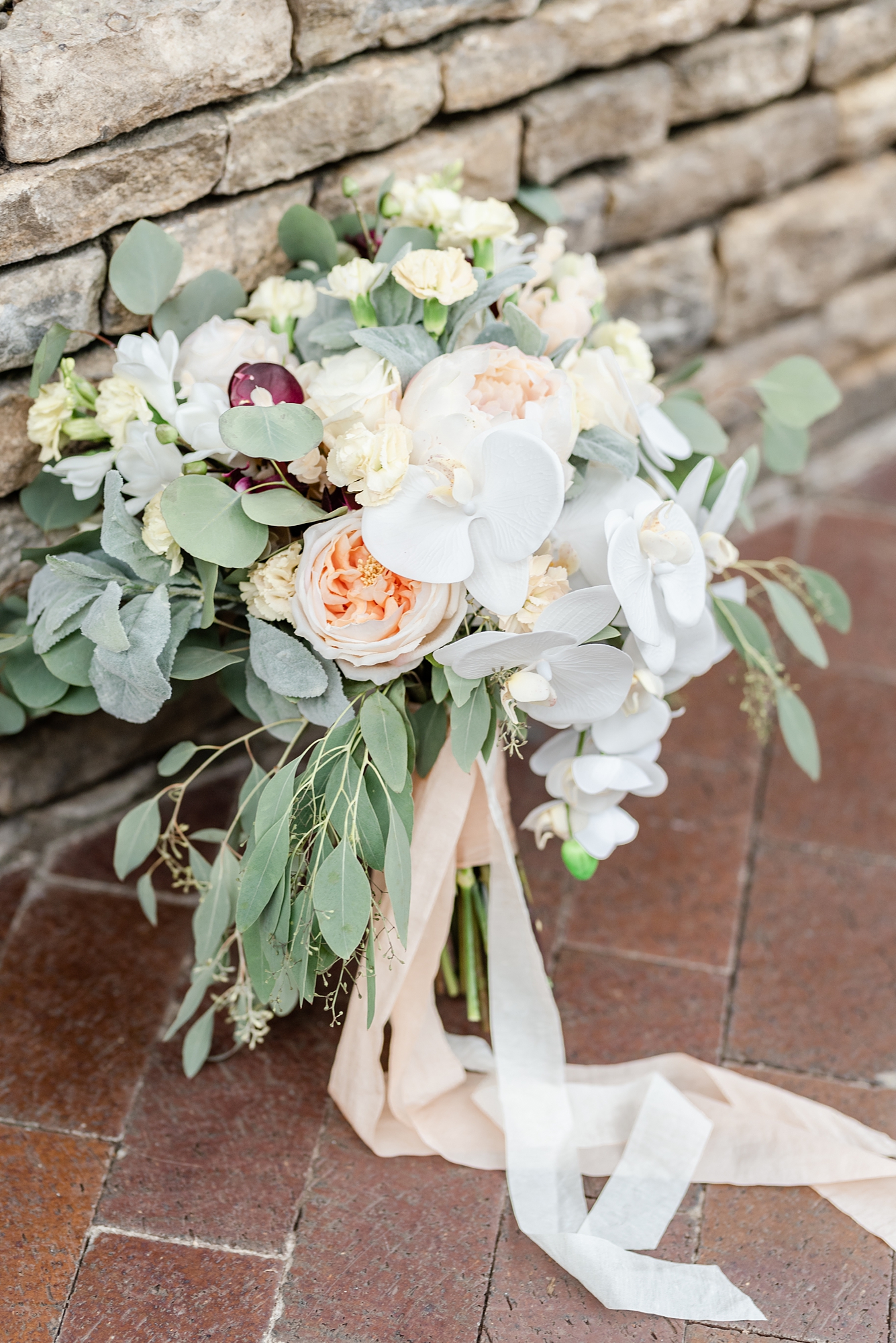 bride's pastel flower bouquet for Franklin Park Conservatory wedding