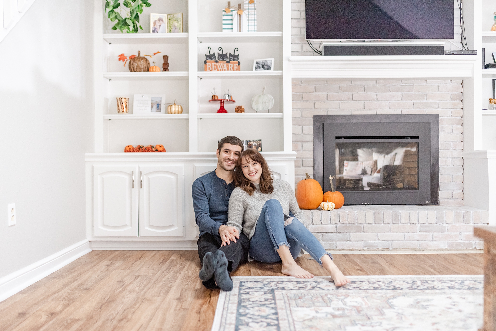 fall lifestyle portraits at home to celebrate anniversary