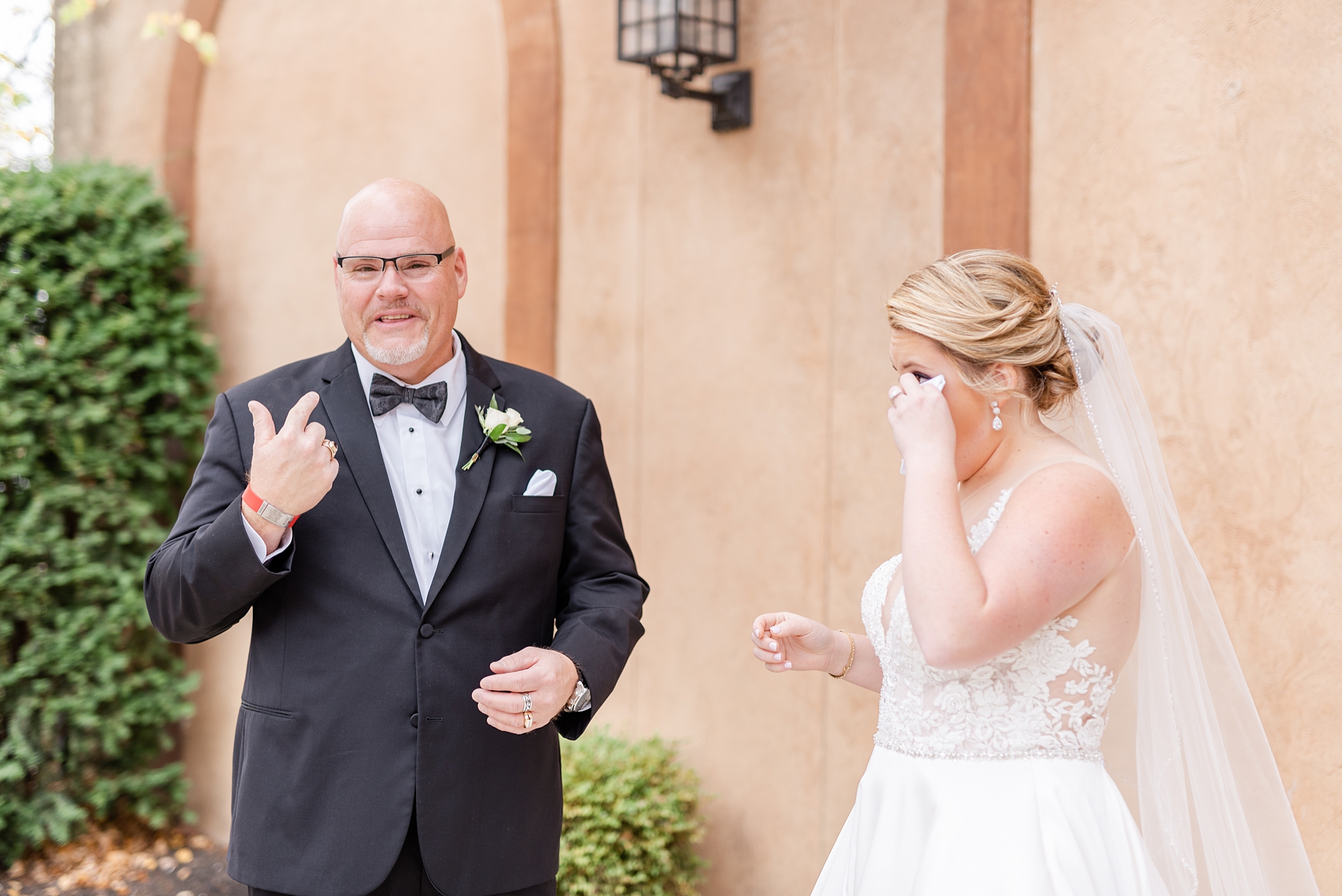 bride and dad have emotional first look at The Club at Corazon