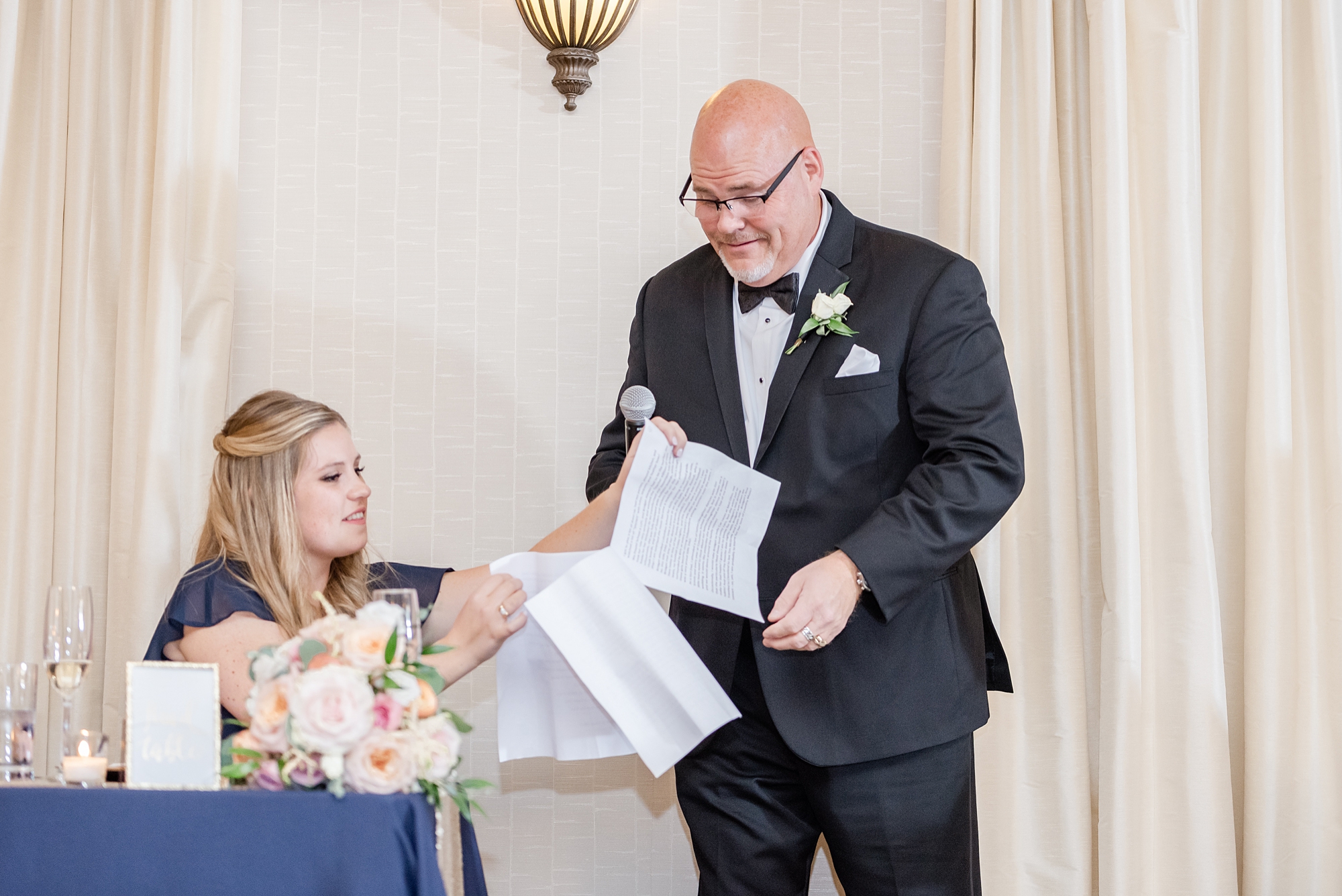 father of bride shuffles pages during toast