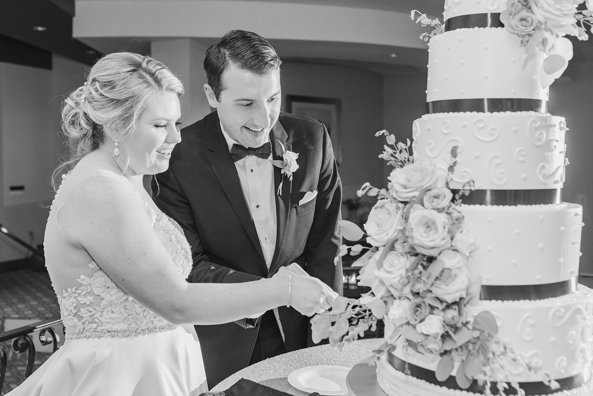 newlyweds cut wedding cake at The Club at Corazon wedding reception