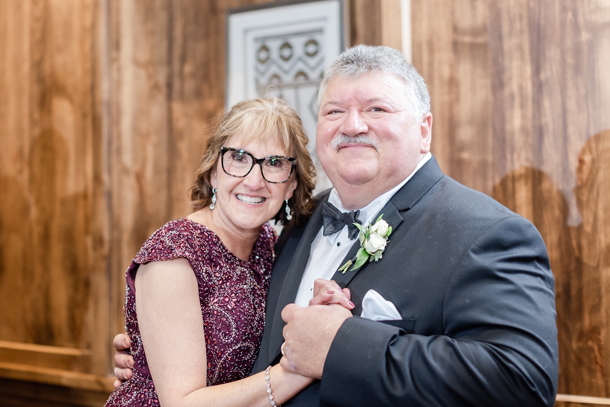 groom's parents pose for OH wedding photographer