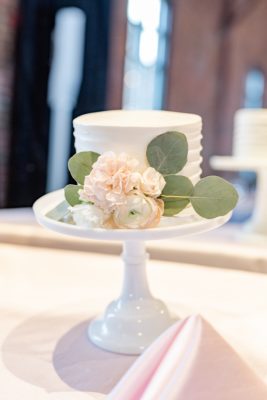 single layer wedding cake for cutting