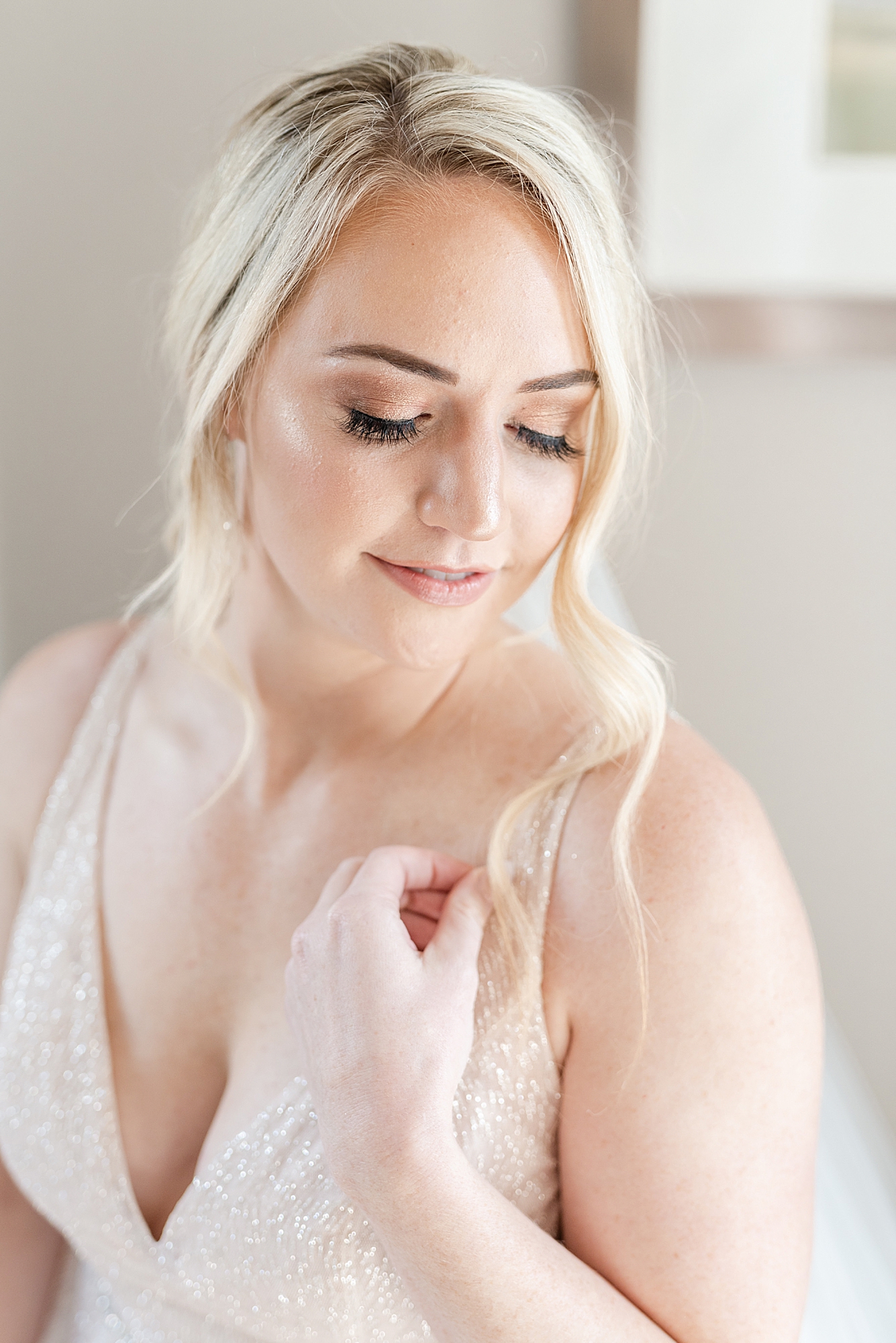 bride looks over shoulder during OH wedding photos