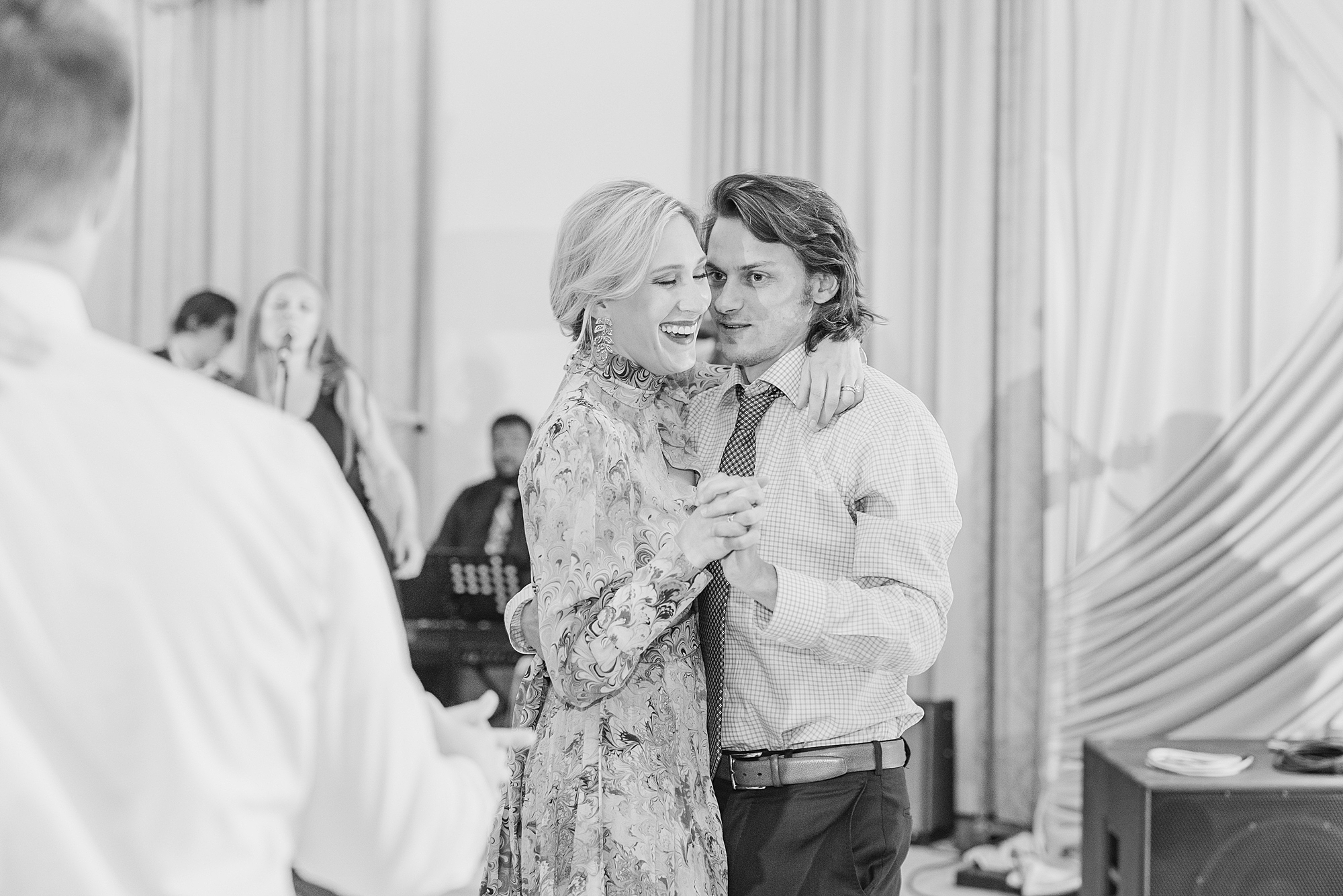 couple dances during Ohio wedding reception